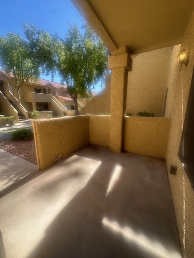 1126 W Elliot Rd Chandler, AZ 85224 photo 3