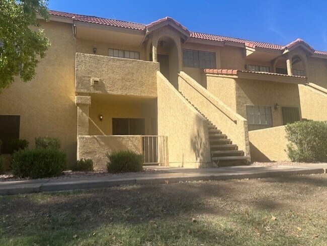 1126 W Elliot Rd Chandler, AZ 85224 photo 2