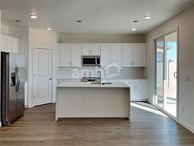 18490 W El Cortez Pl Surprise, AZ 85387 photo 4