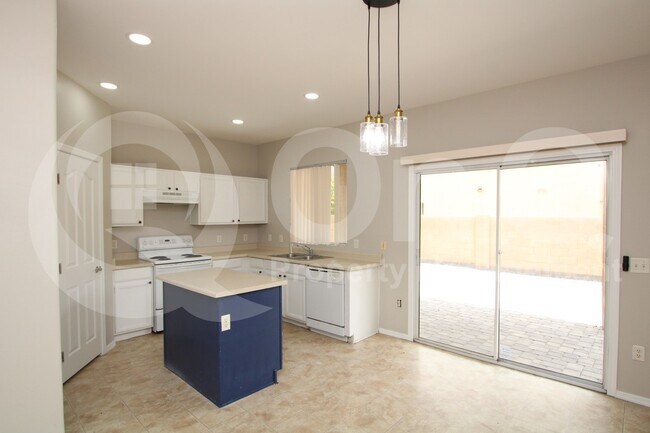 4025 W Carter Rd Phoenix, AZ 85041 photo 2