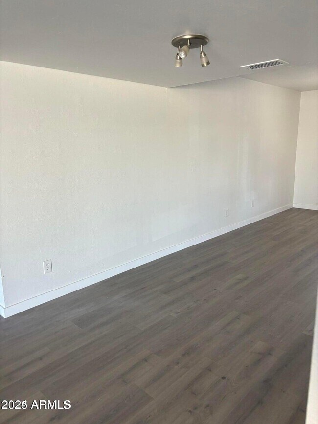 3903 S Juniper St Tempe, AZ 85282 photo 4