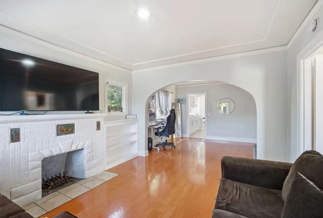 5745 Holway Ct Oakland, CA 94621 photo 2