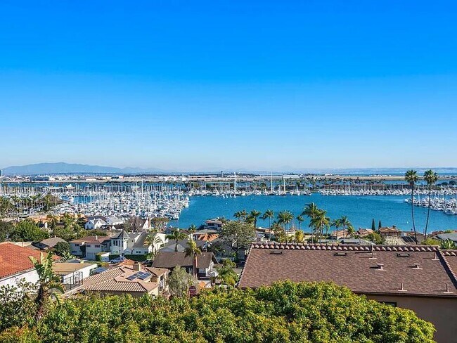 945 Harbor View Dr photo 2