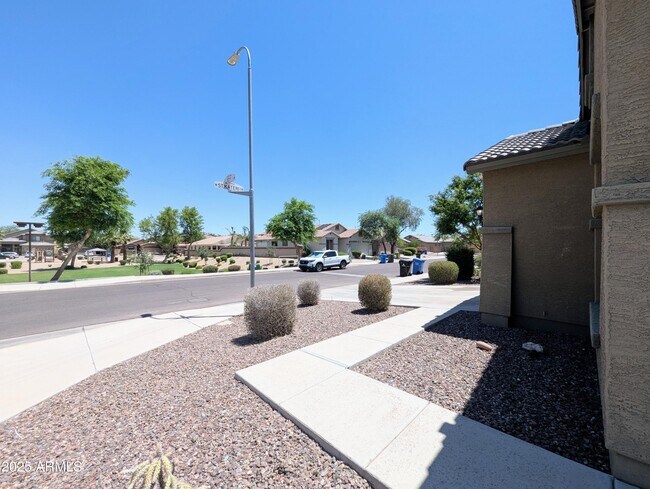 3731 W St Kateri Dr Phoenix, AZ 85041 photo 5
