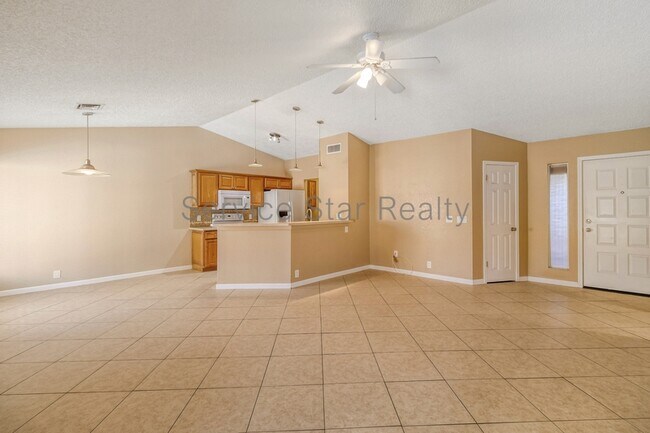 10415 N 63rd Dr Glendale, AZ 85302 photo 4