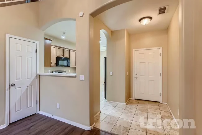 44 S Greenfield Rd Mesa, AZ 85206 photo 2