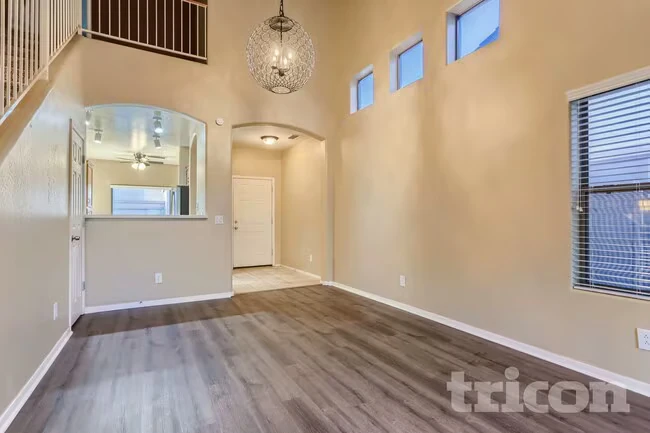 44 S Greenfield Rd Mesa, AZ 85206 photo 3