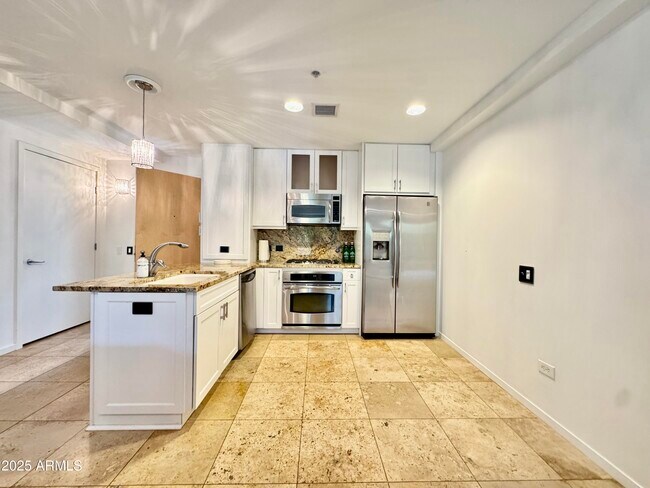 7141 E Rancho Vista Dr Scottsdale, AZ 85251 photo 2