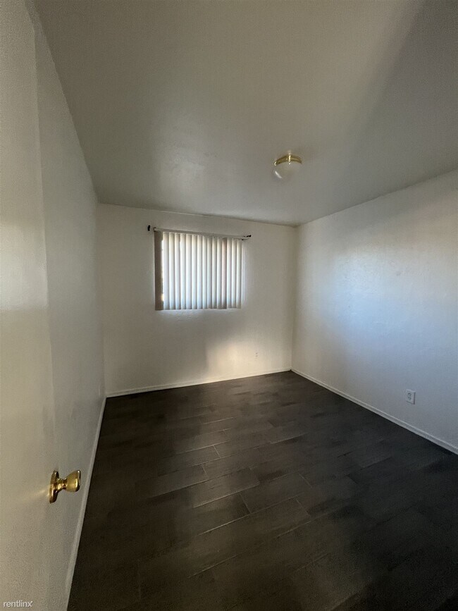 3802 N 80th Dr Phoenix, AZ 85033 photo 3