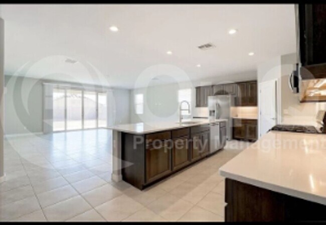 30433 W Amelia Ave Buckeye, AZ 85396 photo 3