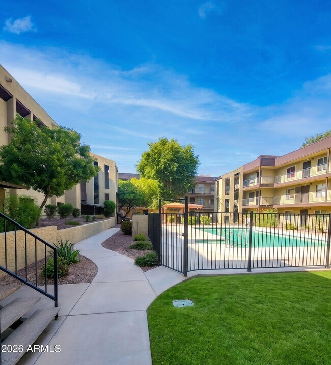 461 W Holmes Ave Mesa, AZ 85210 photo 2