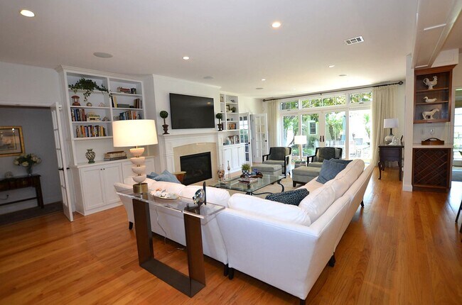 135 E Ave Coronado, CA 92118 photo 5