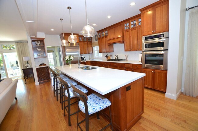 135 E Ave Coronado, CA 92118 photo 3