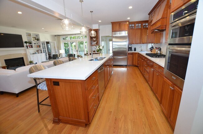 135 E Ave Coronado, CA 92118 photo 4