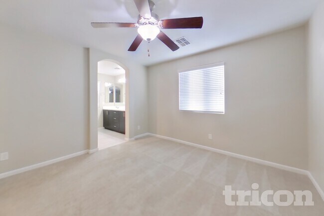 12550 W Hummingbird Terrace Peoria, AZ 85383 photo 5