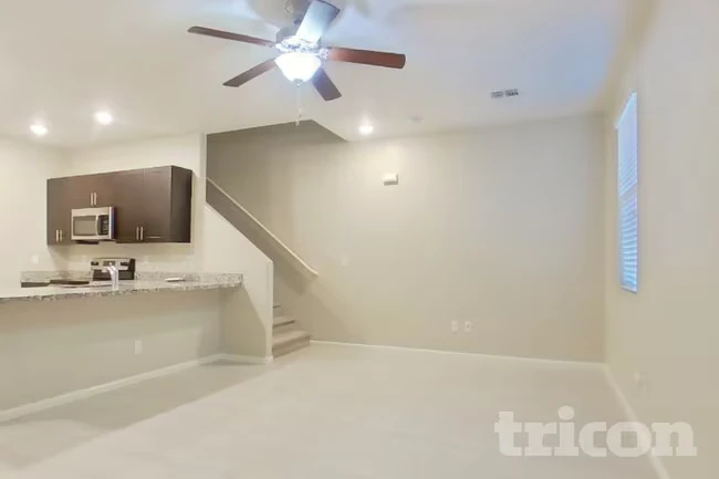 12550 W Hummingbird Terrace Peoria, AZ 85383 photo 3