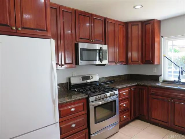 7037 Attleborough Ct San Diego, CA 92139 photo 3