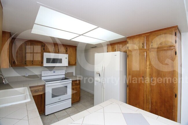 2242 E Blanche Dr Phoenix, AZ 85022 photo 3