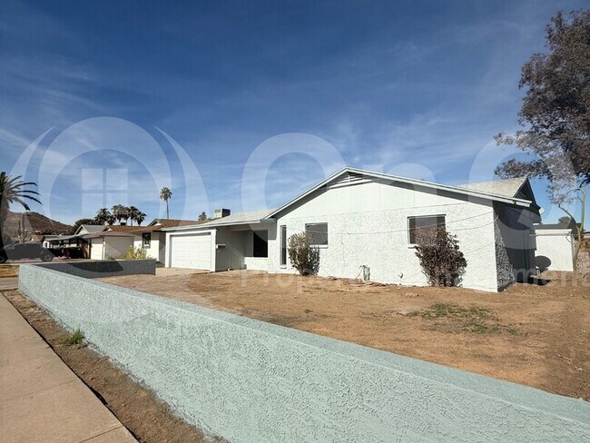2242 E Blanche Dr Phoenix, AZ 85022 photo 2