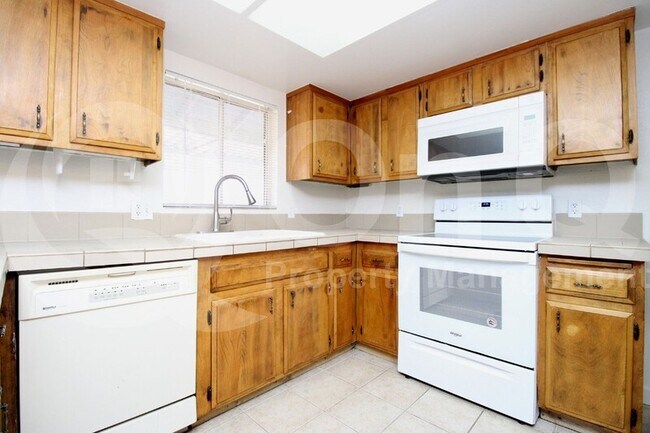 2242 E Blanche Dr Phoenix, AZ 85022 photo 4