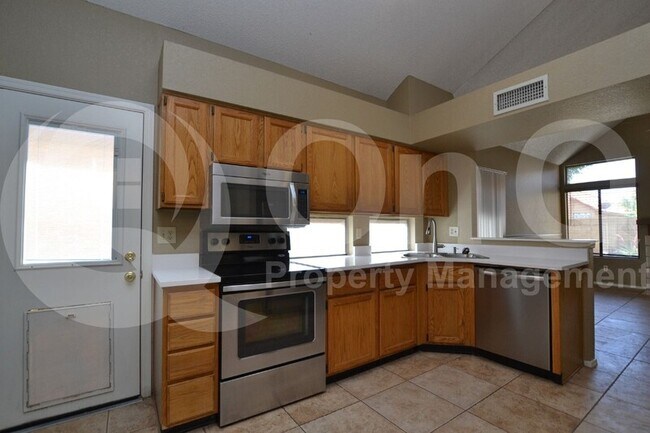 4671 W Shannon St Chandler, AZ 85226 photo 3