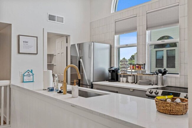 909 E Camelback Rd Phoenix, AZ 85014 photo 3