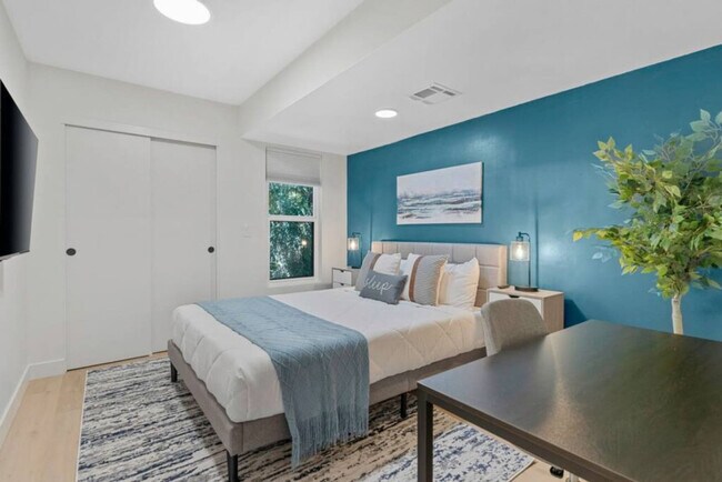 909 E Camelback Rd Phoenix, AZ 85014 photo 5