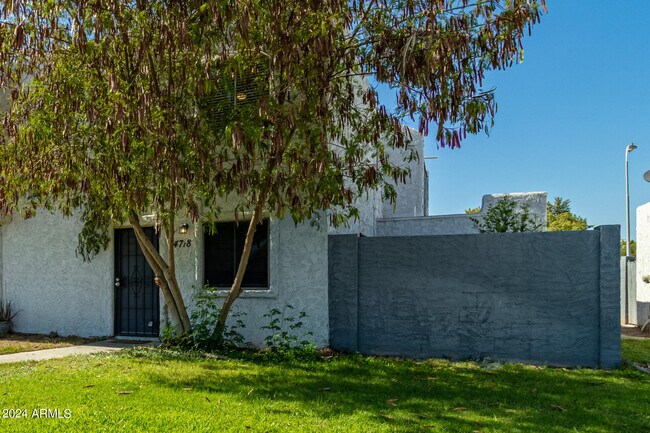 4718 W Orangewood Ave Glendale, AZ 85301 photo 4