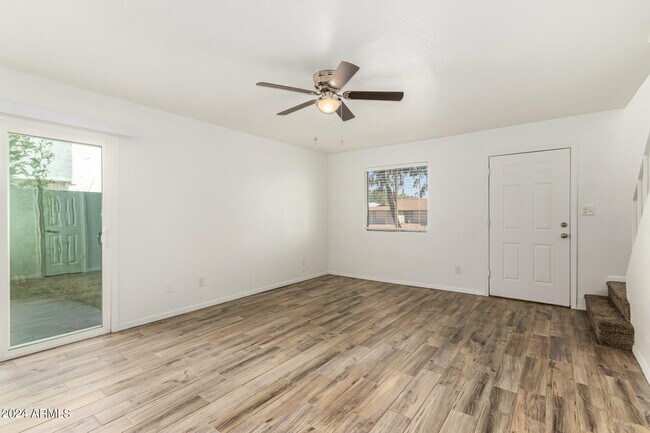 4718 W Orangewood Ave Glendale, AZ 85301 photo 5