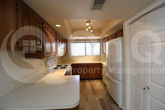 1824 N Barkley Mesa, AZ 85203 photo 2