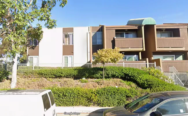 3454 Castle Glen Dr San Diego, CA 92123 photo 2