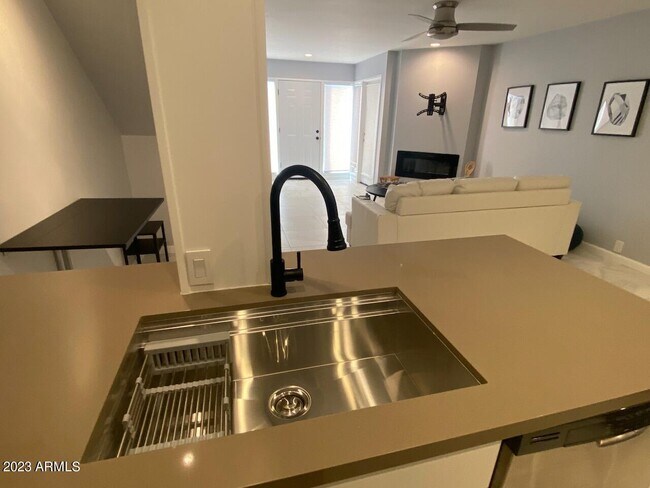 1820 E Morten Ave Phoenix, AZ 85020 photo 3