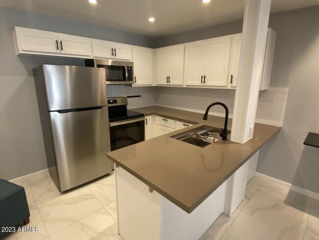 1820 E Morten Ave Phoenix, AZ 85020 photo 2
