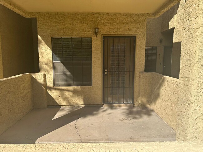 1126 W Elliot Rd Chandler, AZ 85224 photo 2