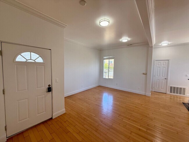2068 McAllister St San Francisco, CA 94118 photo 2