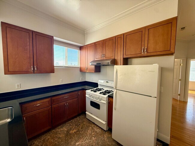 2068 McAllister St San Francisco, CA 94118 photo 5