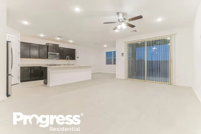 4576 W Hannah St San Tan Valley, AZ 85144 photo 3