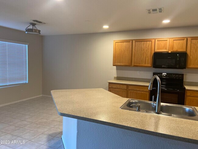12527 N 57th Ave Glendale, AZ 85304 photo 4