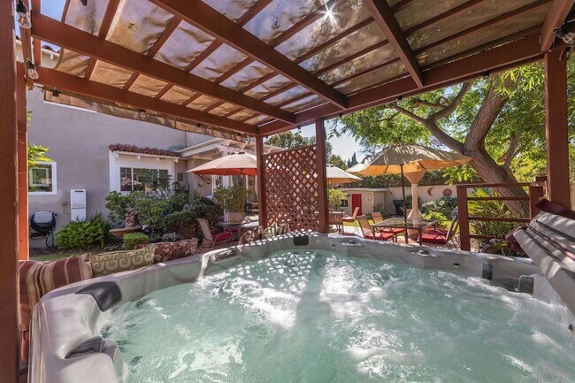 625 4th St Coronado, CA 92118