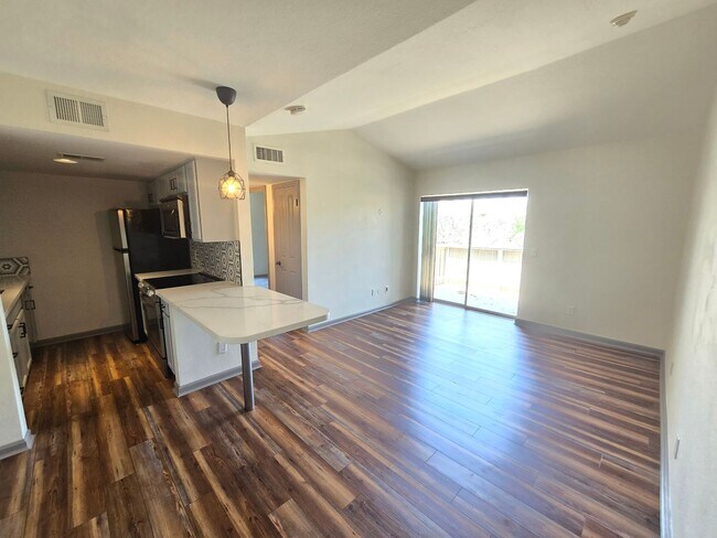 200 E Southern Ave Tempe, AZ 85282 photo 2