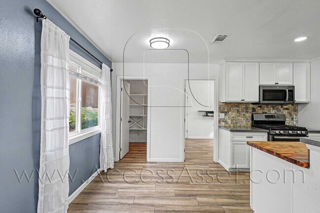 9455 Cathywood Dr Santee, CA 92071 photo 5