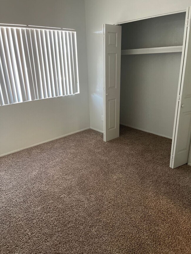 2813 E Paradise Ln Phoenix, AZ 85032 photo 4