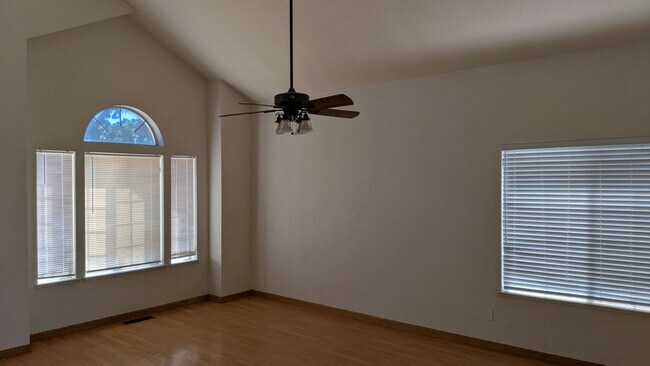 321 Falcon Ct Tracy, CA 95376 photo 3