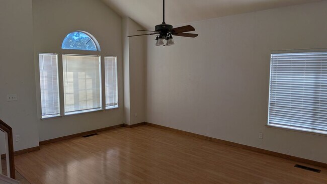 321 Falcon Ct Tracy, CA 95376 photo 4