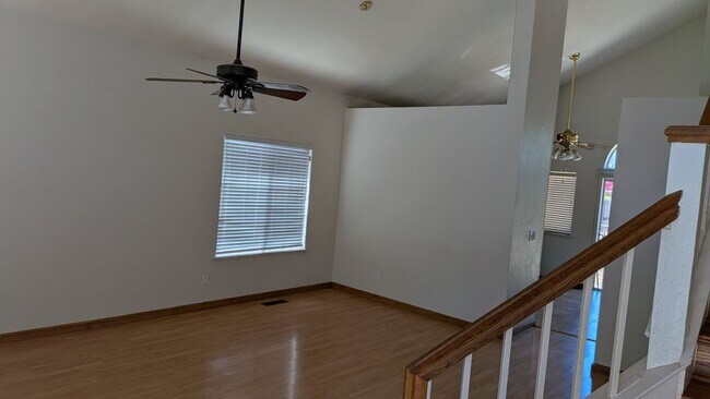 321 Falcon Ct Tracy, CA 95376 photo 2