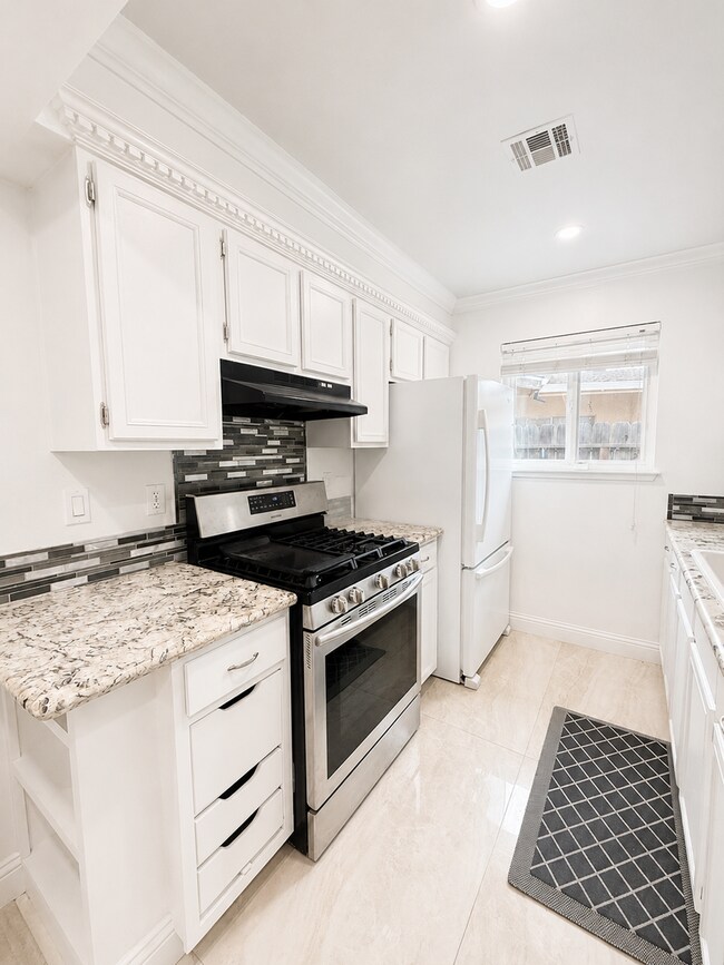 604 Ester Way photo 4