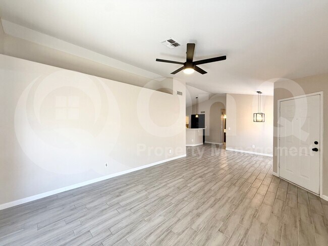 4163 E Pecan Rd Phoenix, AZ 85040 photo 3