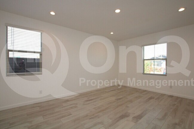 522 S Avocet St Gilbert, AZ 85296 photo 4