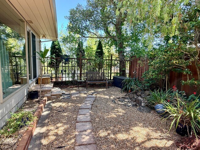2122 Lyon Ave Belmont, CA 94002 photo 3