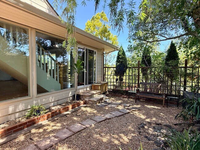2122 Lyon Ave Belmont, CA 94002 photo 2